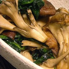 A picture of Maitake Diet! Sautéed Maitake Mushrooms and Spinach.