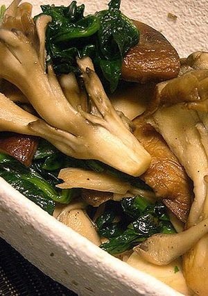 A picture of Maitake Diet! Sautéed Maitake Mushrooms and Spinach.
