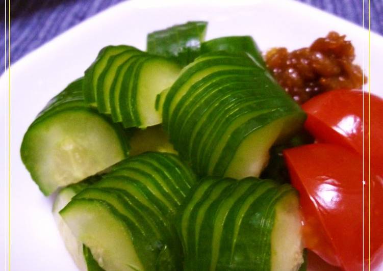 Cucumber Slicing Technique for a Lively Texture