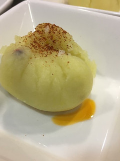 Una foto de Bolitas de patata con pulpo gallego