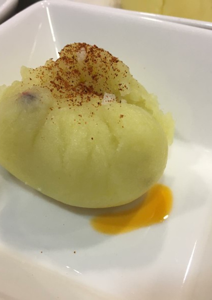 Una foto de Bolitas de patata con pulpo gallego