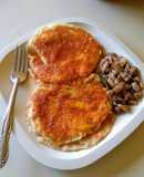Huevos rancheros en salsa de tomate rojo