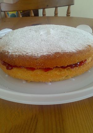 A picture of Sam's Victoria sponge.