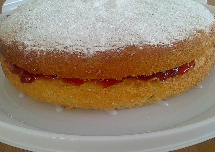 Steps to Make Any-night-of-the-week Sam&#39;s Victoria sponge