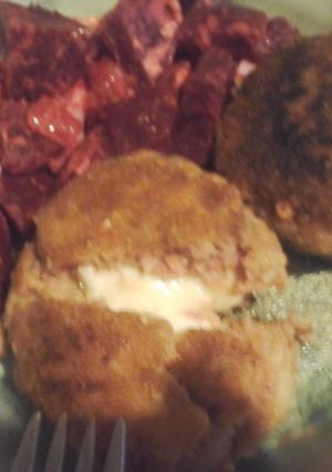 Una foto de Albóndigas rellenas con ensalada de remolacha