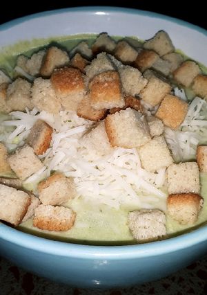Brokkolikrémleves 🥦🥣 recept fotója