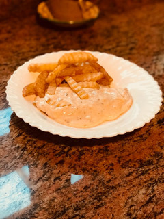 Una foto de Pechuga de pollo con salsa de 4 quesos