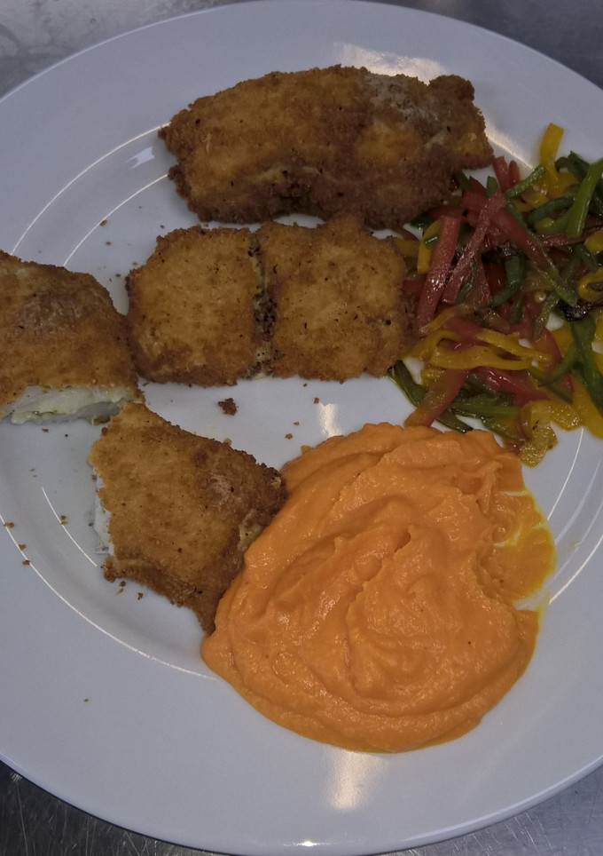 Una foto de Rebozado de Pescado con Hierbas y Queso