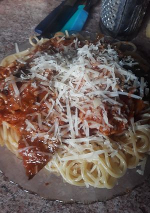 Una foto de Tallarines con tuco de pollo
