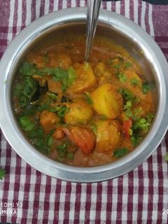 કાશ્મીરી દમ આલુ (Kashmiri Dum Alu Recipe In Gujarati) રેસીપી મુખ્ય ફોટો