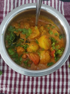 કાશ્મીરી દમ આલુ (Kashmiri Dum Alu Recipe In Gujarati) રેસીપી મુખ્ય ફોટો