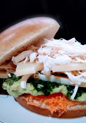 Una foto de Sándwich de pollo y queso 👍🇵🇪