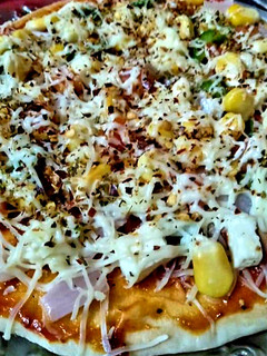 तवा पिज़्ज़ा (Tawa Pizza receipe in Hindi) रेसिपी मुख्य फोटो