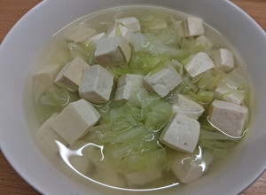 豆腐高麗菜湯~減重減肥料理 的食譜成品照片