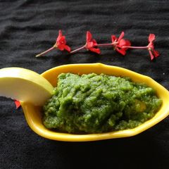A picture of Green apple chatny.