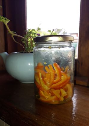Una foto de Cáscaras de Naranja en almíbar🍊