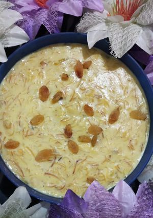 A picture of Sheer khurma.