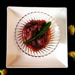 A picture of Instant lehsun tomato chutney.
