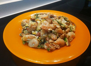 Foto principal de Revuelto de setas, espárragos y gambas