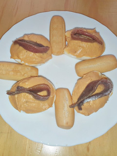Una foto de Canapé de huevo con atún