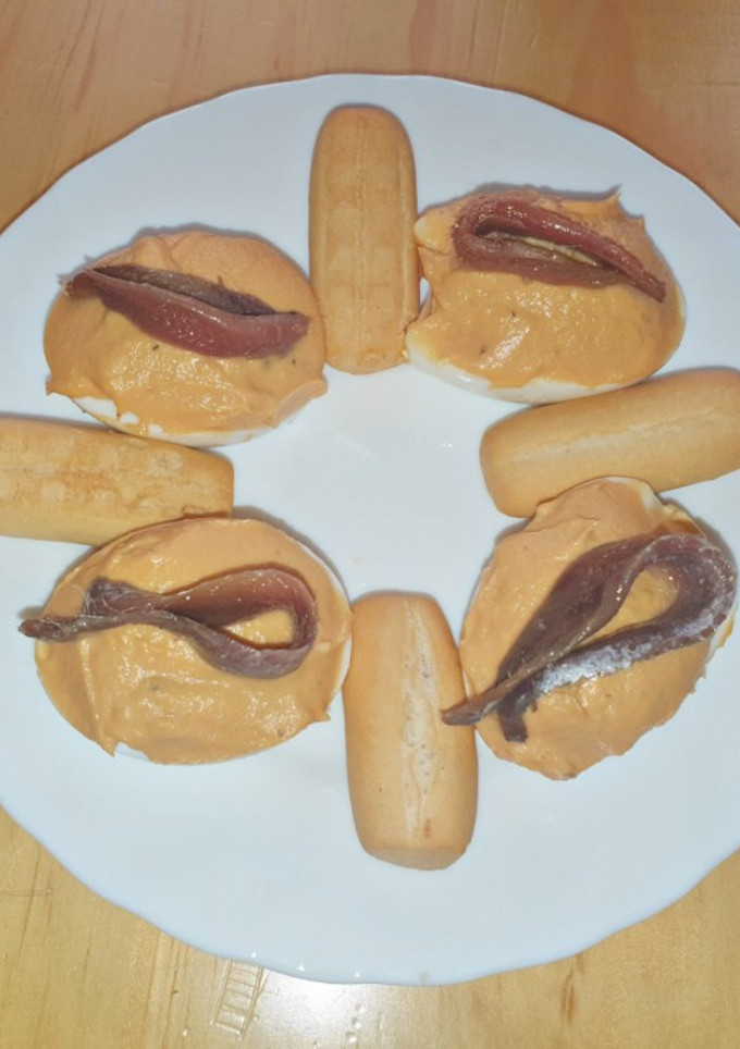Una foto de Canapé de huevo con atún