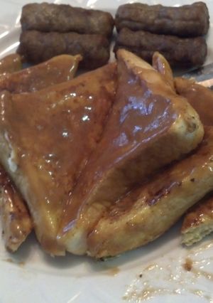 A picture of Banana fosters french toast.