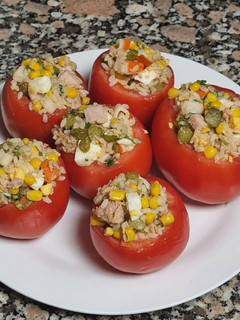 Una foto de Tomates rellenos de verano