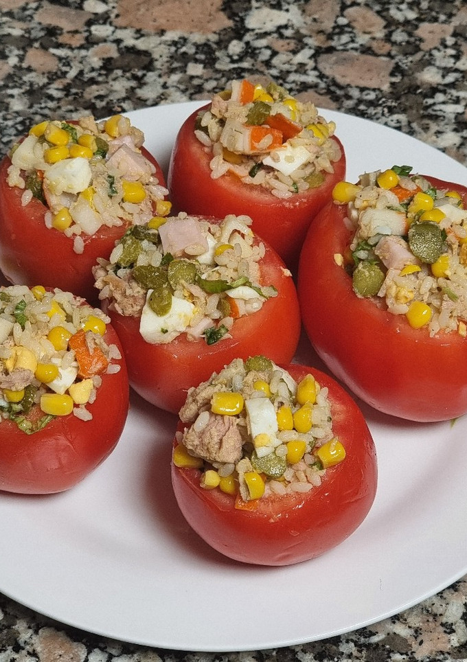Una foto de Tomates rellenos de verano