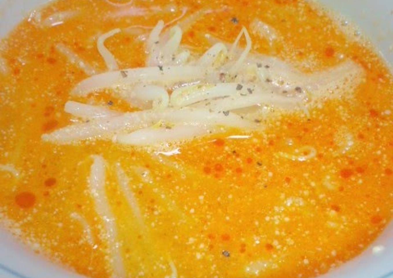 Easy Dandan Noodle-style Soup with Bean Sprouts