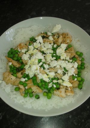 A picture of Greek style turkey rice.