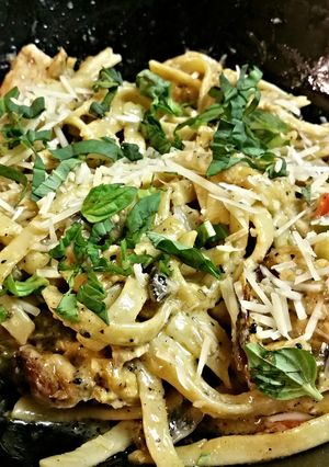 A picture of Chicken Fettuccine Alfredo with Vegetables.