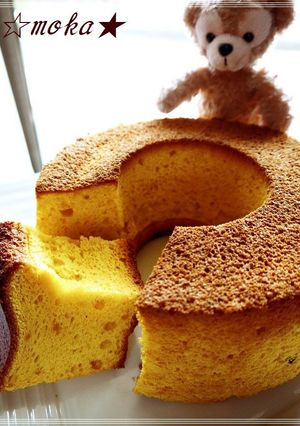 A picture of Halloween Kabocha Squash Chiffon Cake.