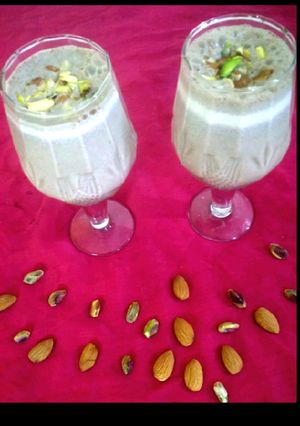 ઠંડાઈ (Thandai Recipe In Gujarati) રેસીપી મુખ્ય ફોટો