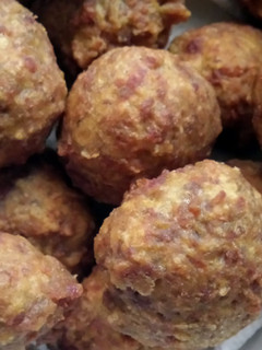 A picture of Fried Curry Beef Balls.