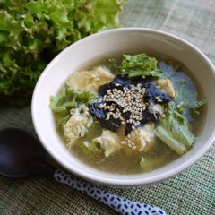 A picture of Chinese Soup with Lettuce and Egg in 5 Minutes.