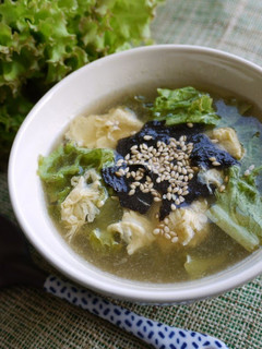 A picture of Chinese Soup with Lettuce and Egg in 5 Minutes.