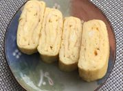 A picture of rolled-egg omelette