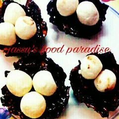 A picture of Chocolate bird's nest.