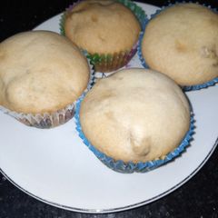 A picture of Orange Raisin Muffins.