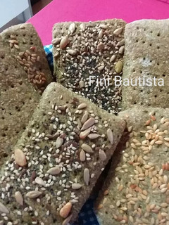 Una foto de Pan thins de espinacas, con un 77% integral