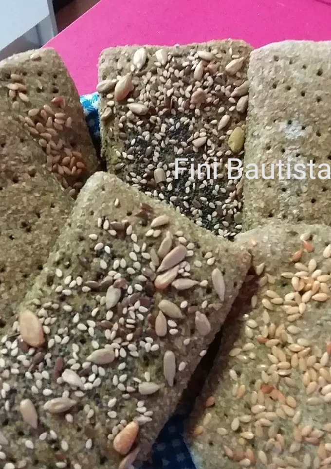 Una foto de Pan thins de espinacas, con un 77% integral