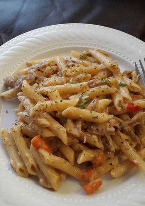 A picture of Penne chicken ala king.