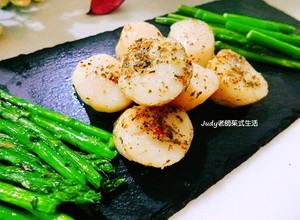 只要10分鐘，質感儀式感都滿分的氣炸干貝蘆筍料理 的食譜成品照片