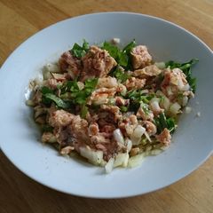 A picture of Salmon in Olive oil and Onion.
