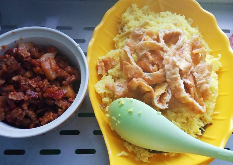 Nasi kuning rumahan