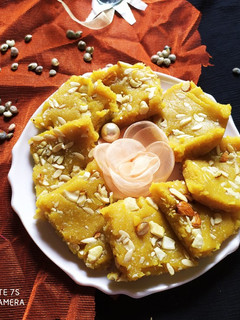 बेसन की चक्की/ बर्फी (Besan ki chakki /barfi recipe in hindi) रेसिपी मुख्य फोटो