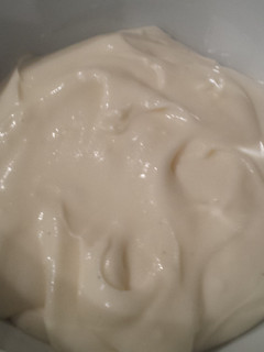 A picture of Cream cheese frosting.