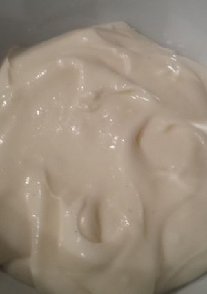 A picture of Cream cheese frosting.