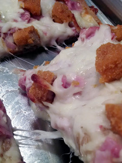A picture of Chicken Cordon Bleu Pizza.