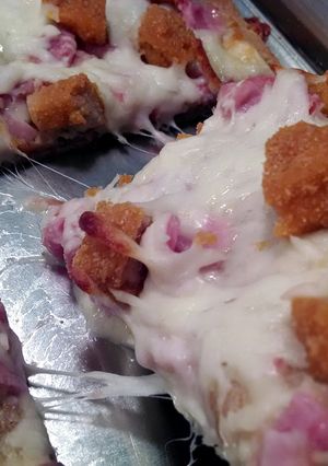 A picture of Chicken Cordon Bleu Pizza.